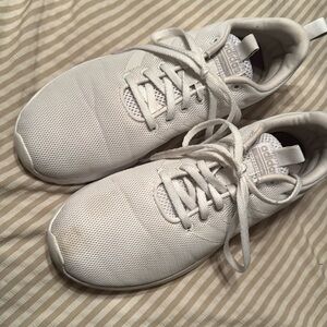 Women’s Adidas Cloudfoam tennis shoes